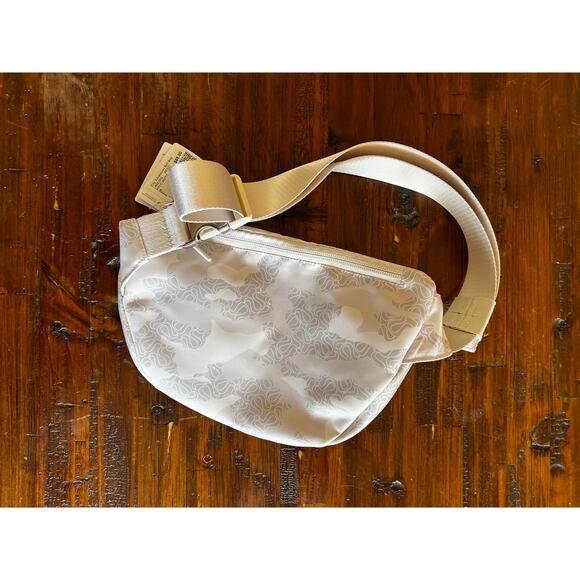 NWT Lululemon City Adventurer Belt Bag 2.5L - Picture 3 of 4